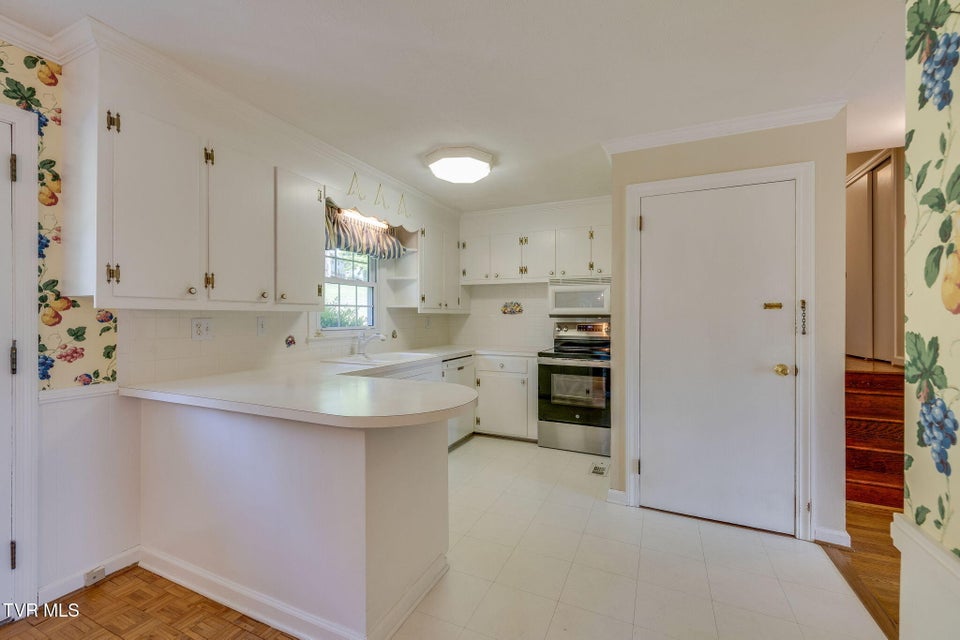 Photo #10: 1319 Lynnwood Drive