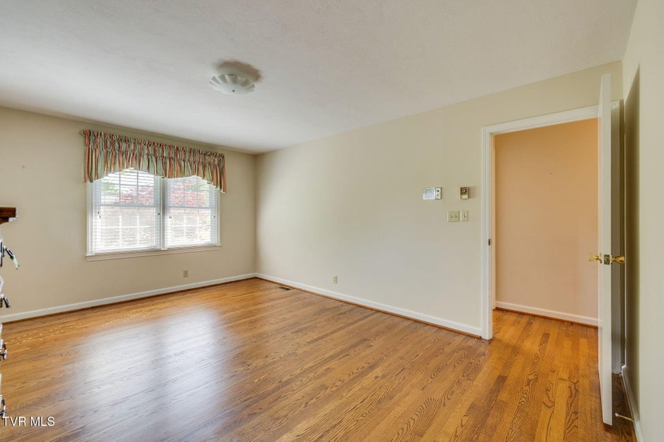 Photo #25: 1319 Lynnwood Drive
