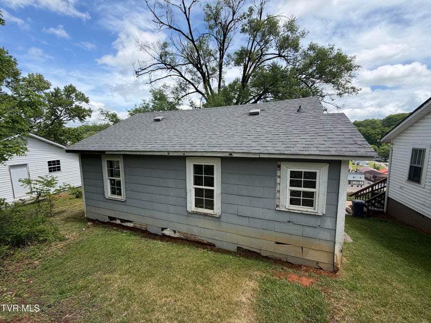 Photo #3: 1044 Fairway Avenue