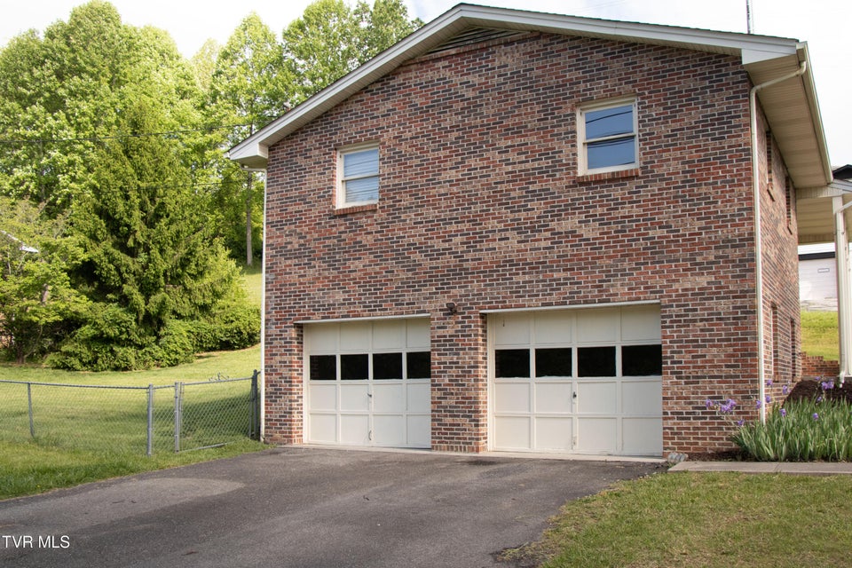 Photo #5: 22234 Pinebrook Drive