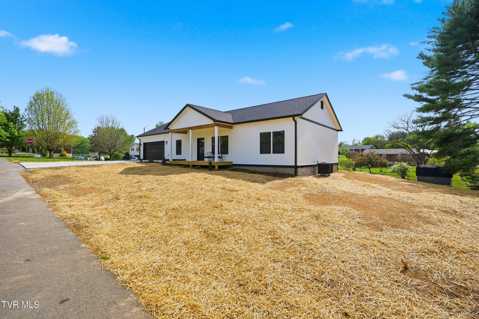 Photo #3: 123 Elbert Way