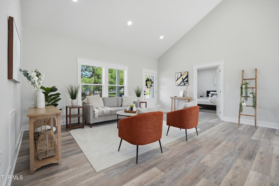 Photo #5: 123 Elbert Way