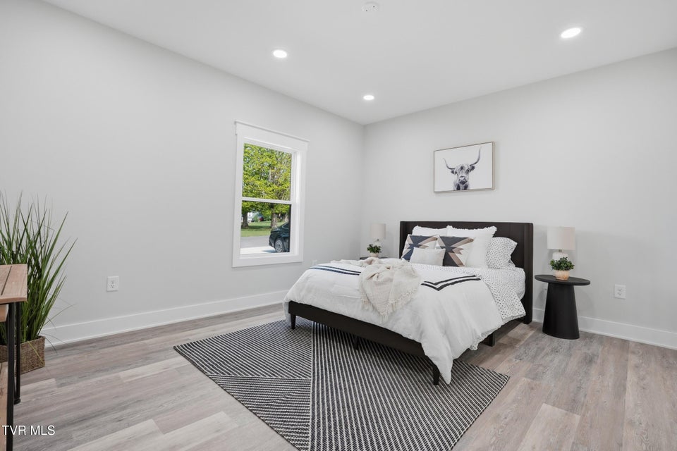 Photo #15: 123 Elbert Way