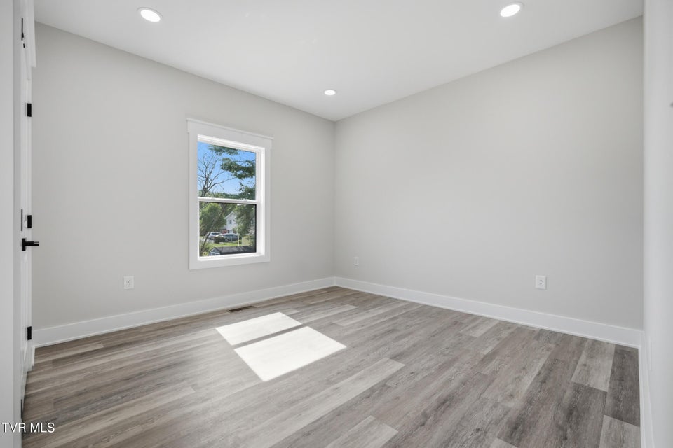 Photo #20: 123 Elbert Way