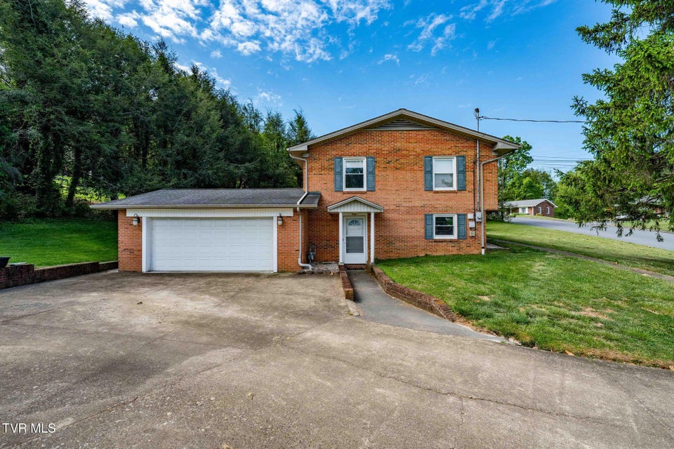 Photo #37: 1712 Willowood Court