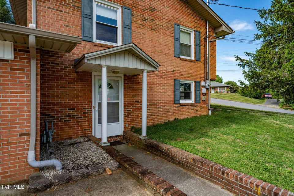 Photo #36: 1712 Willowood Court