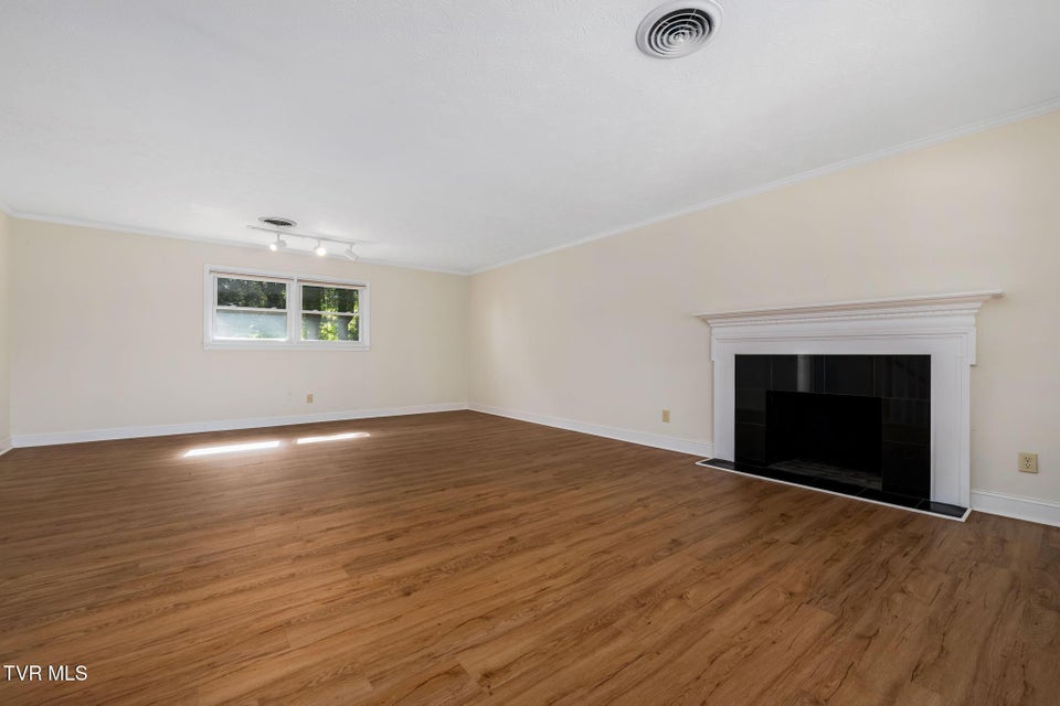 Photo #6: 1712 Willowood Court