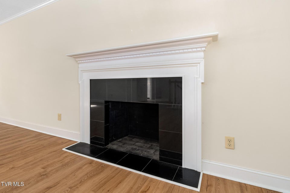 Photo #5: 1712 Willowood Court