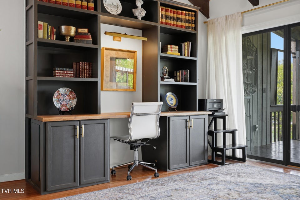 Photo #19: 33 Wellington Street