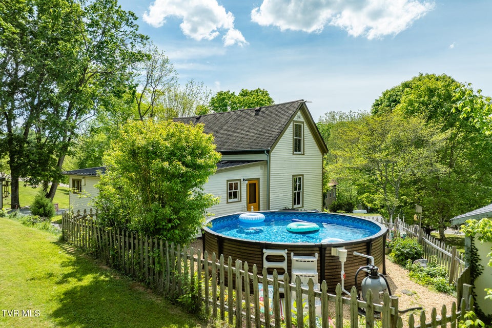 Photo #54: 985 Chuckey Pike