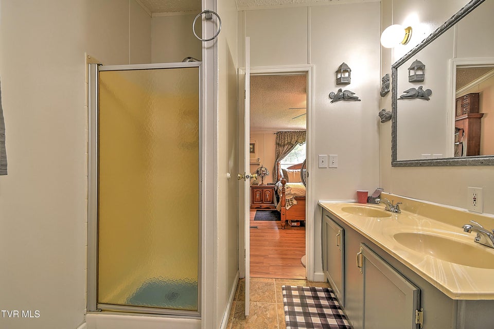 Photo #32: 903 Flatwoods Road