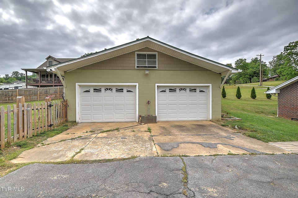 Photo #28: 257 Mockingbird Lane