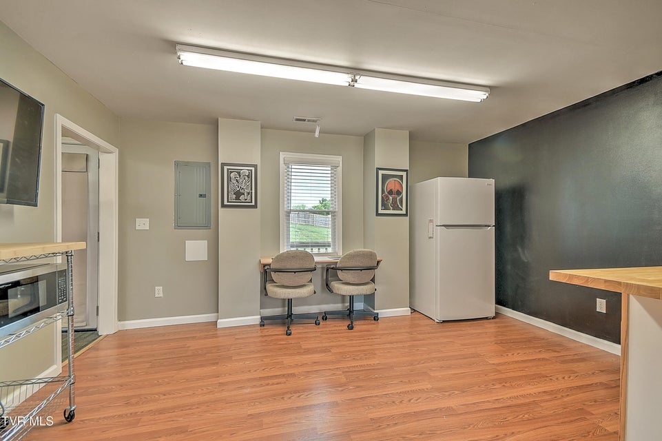 Photo #32: 257 Mockingbird Lane