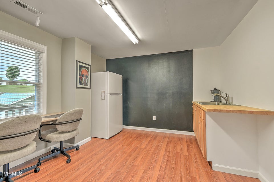 Photo #33: 257 Mockingbird Lane