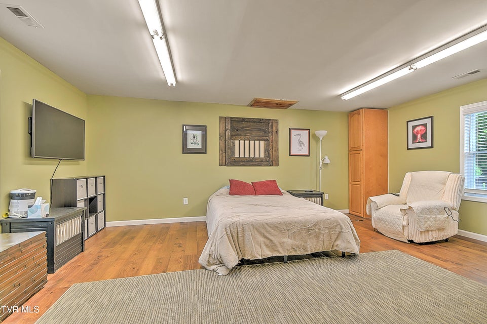 Photo #34: 257 Mockingbird Lane