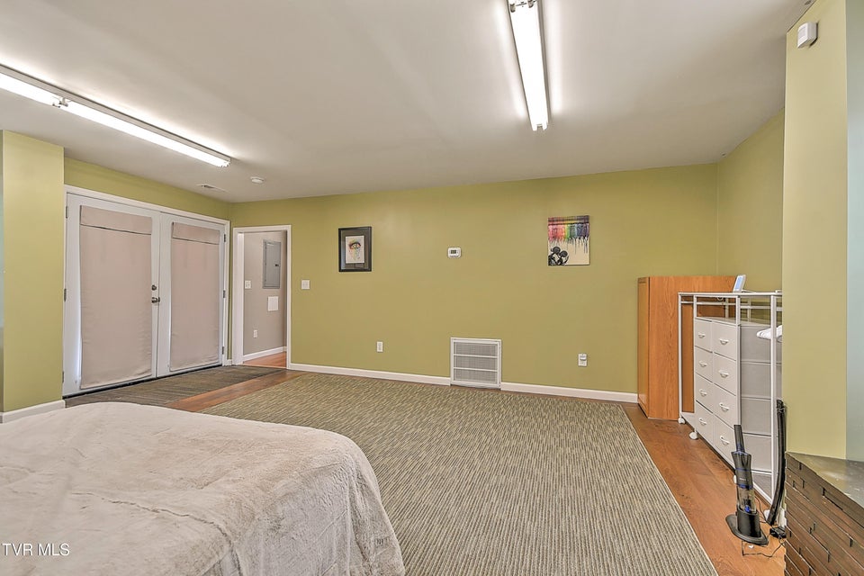 Photo #36: 257 Mockingbird Lane