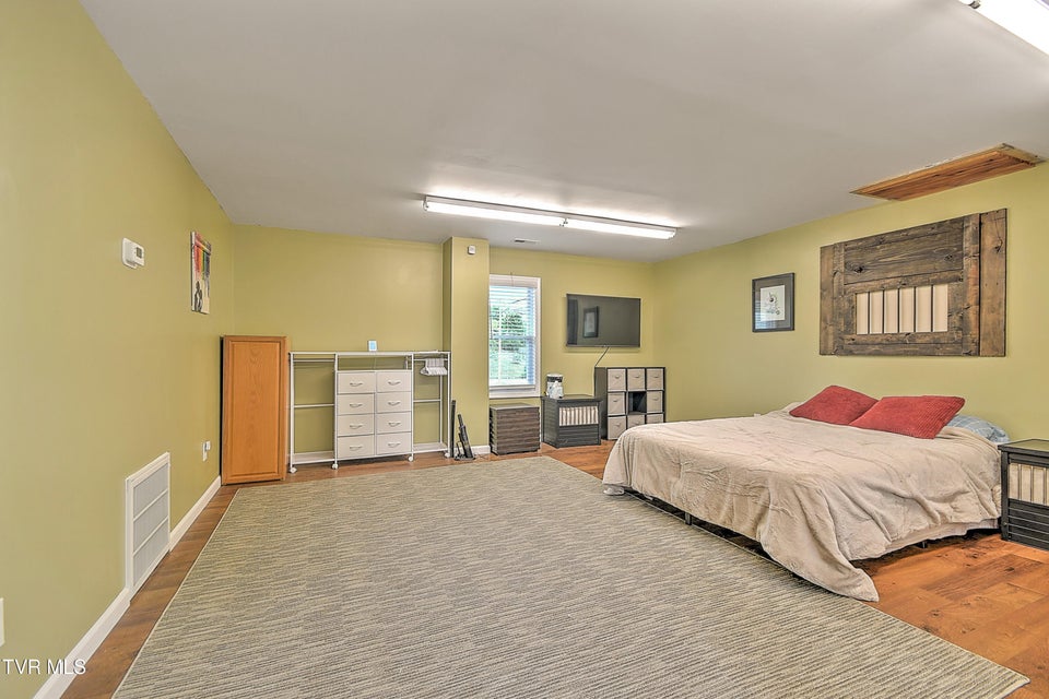 Photo #37: 257 Mockingbird Lane