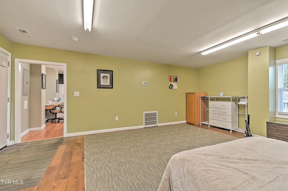 Photo #38: 257 Mockingbird Lane