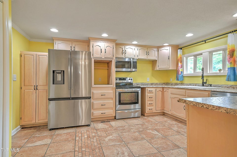 Photo #5: 257 Mockingbird Lane