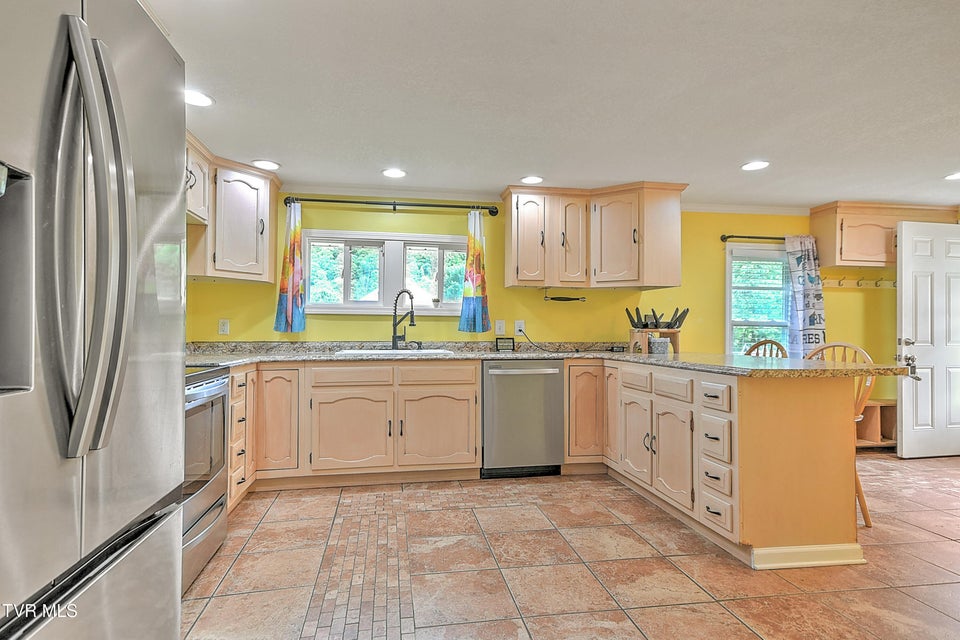 Photo #6: 257 Mockingbird Lane