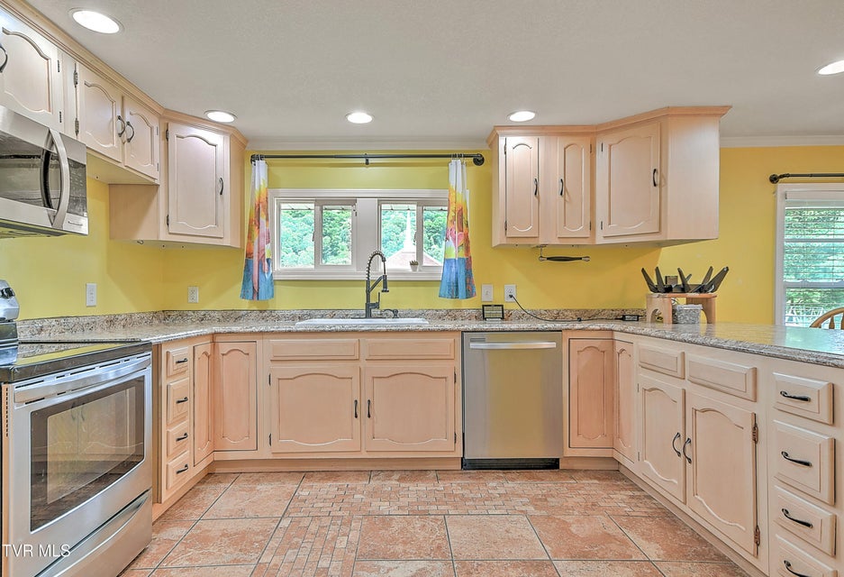 Photo #7: 257 Mockingbird Lane