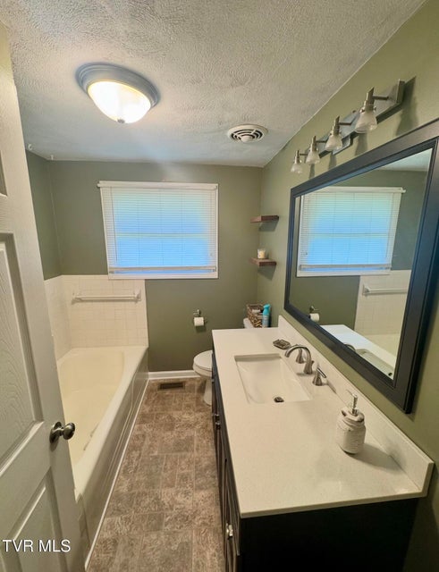 Photo #9: 138 Richard Street