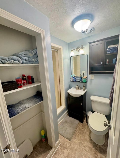 Photo #14: 138 Richard Street