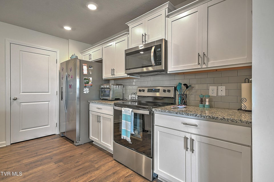 Photo #8: 3132 Phillips Way