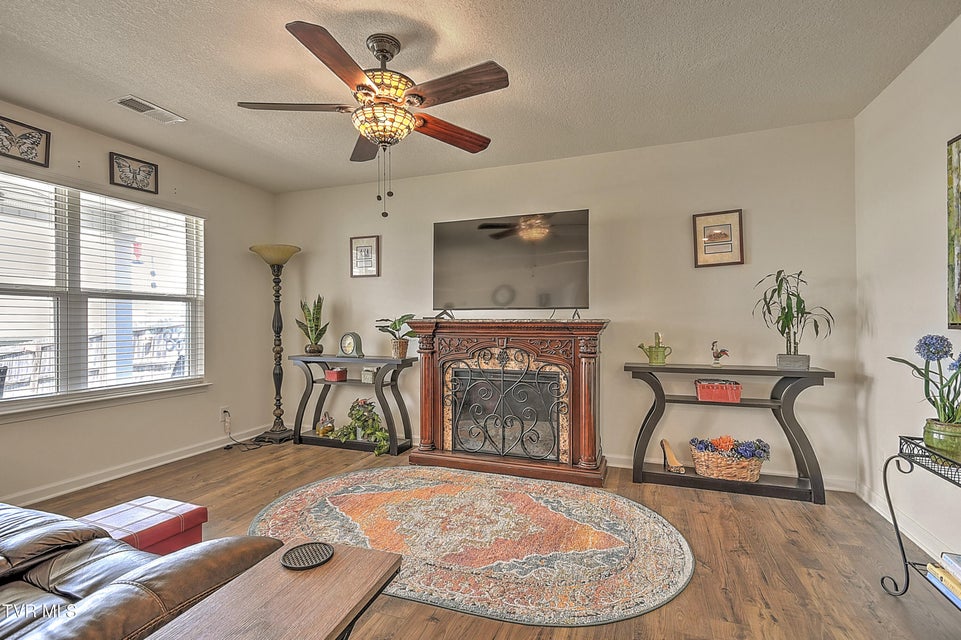 Photo #19: 3132 Phillips Way