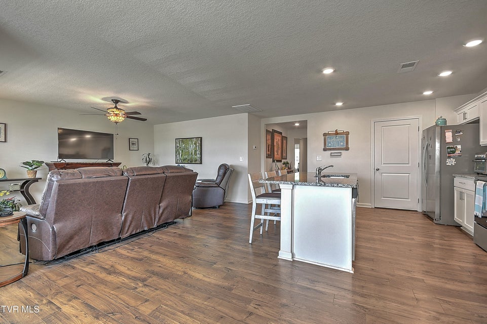 Photo #14: 3132 Phillips Way