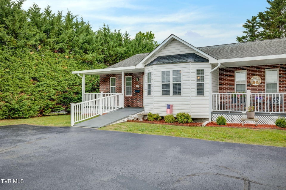 Photo #4: 617 Race Street