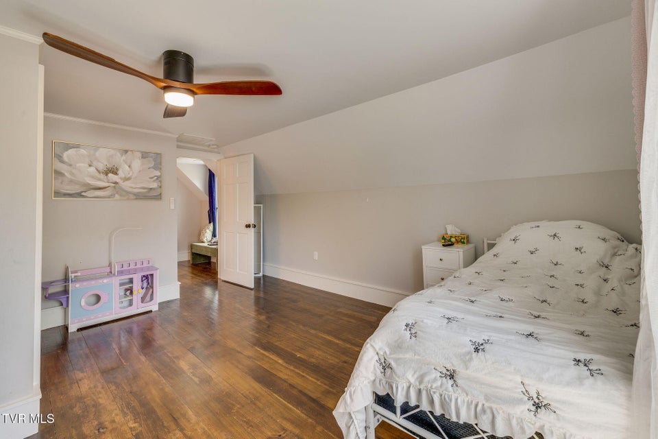 Photo #33: 1360 Cora Lane