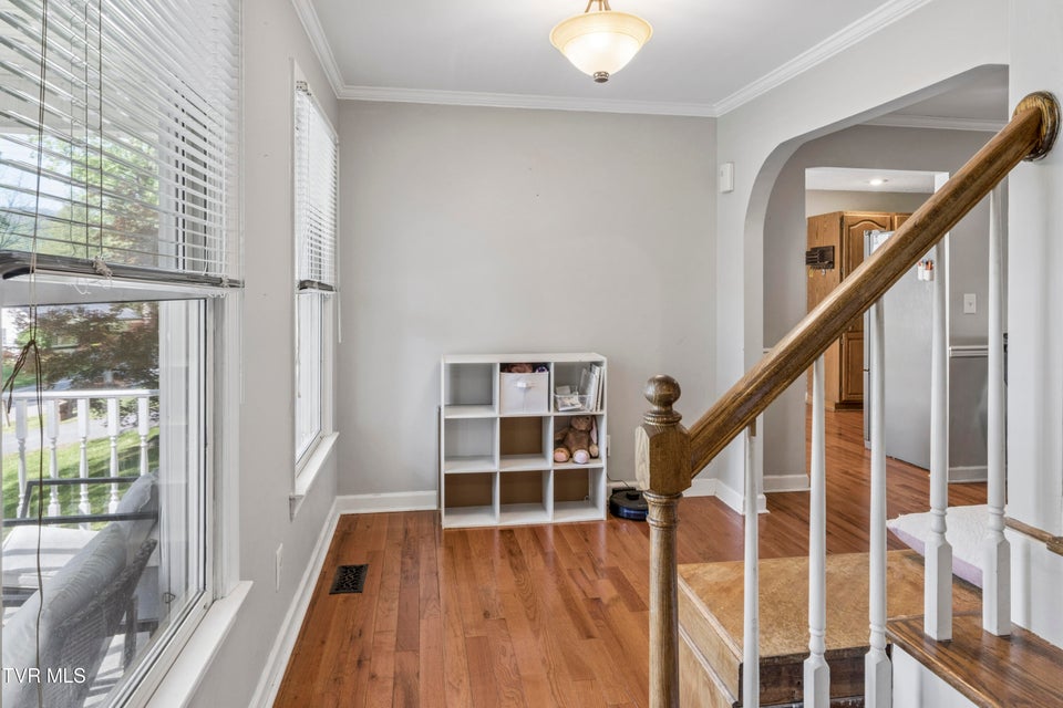 Photo #5: 802 Chestnut Avenue