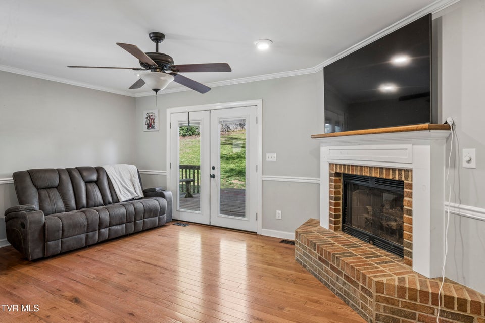 Photo #6: 802 Chestnut Avenue