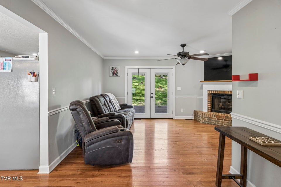 Photo #8: 802 Chestnut Avenue