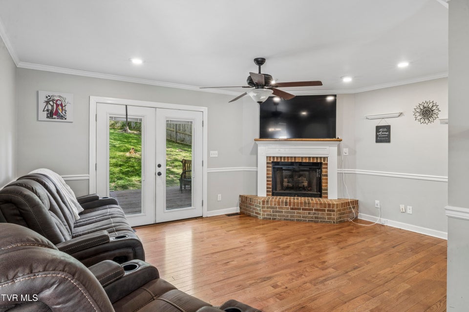 Photo #9: 802 Chestnut Avenue