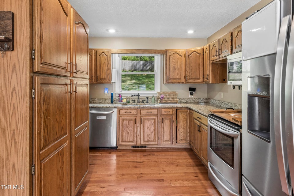 Photo #14: 802 Chestnut Avenue