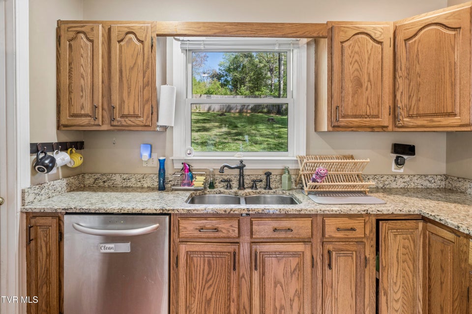 Photo #15: 802 Chestnut Avenue