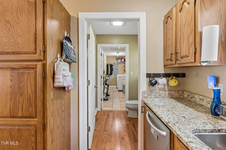 Photo #18: 802 Chestnut Avenue