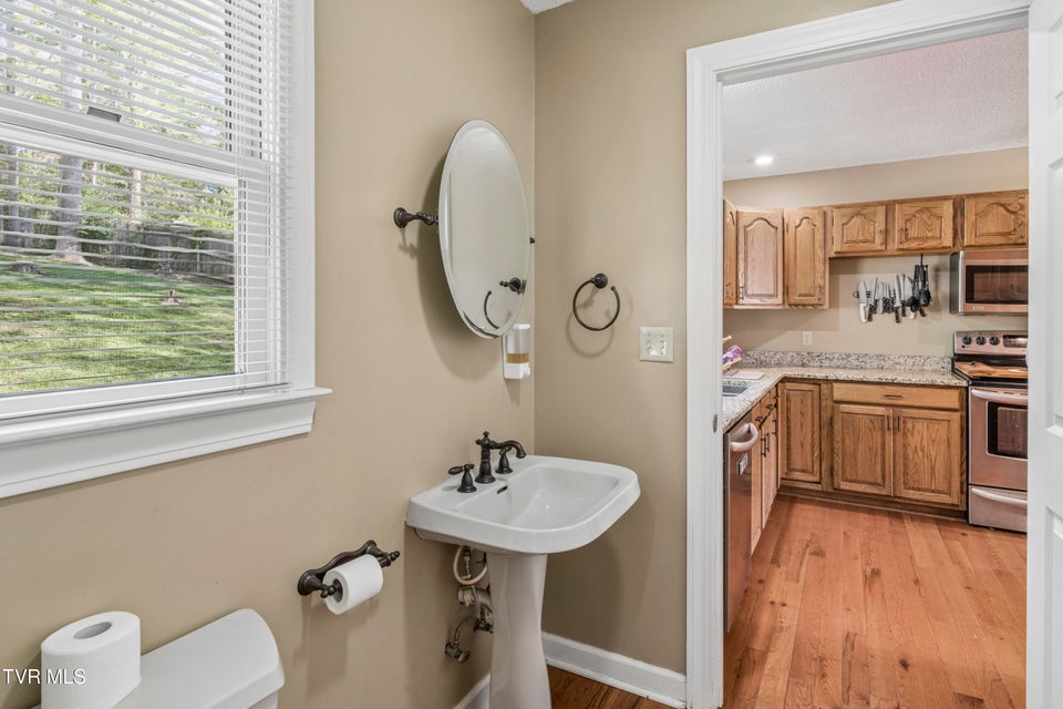 Photo #19: 802 Chestnut Avenue