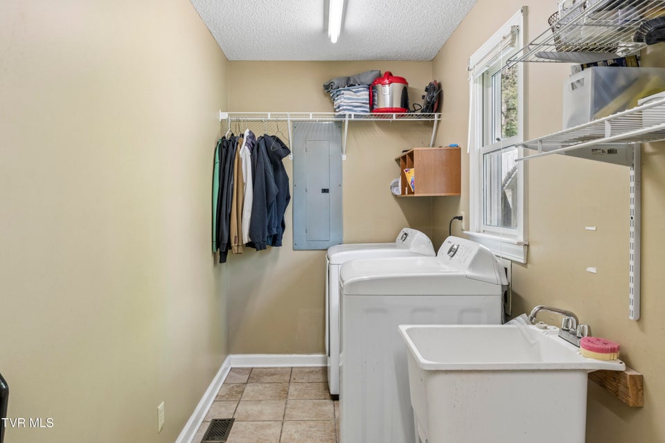 Photo #20: 802 Chestnut Avenue