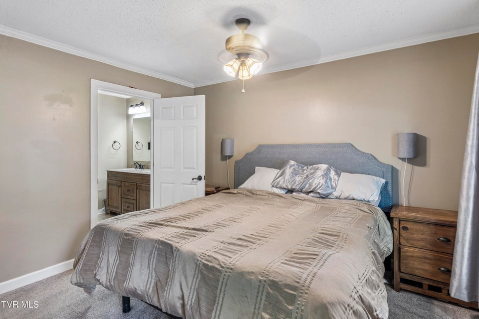 Photo #22: 802 Chestnut Avenue