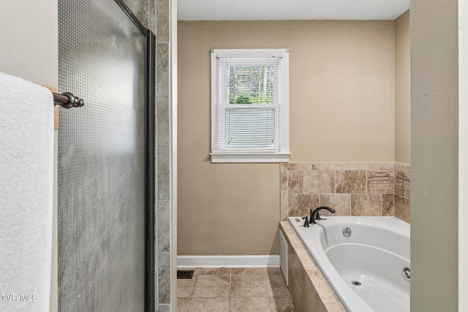 Photo #25: 802 Chestnut Avenue