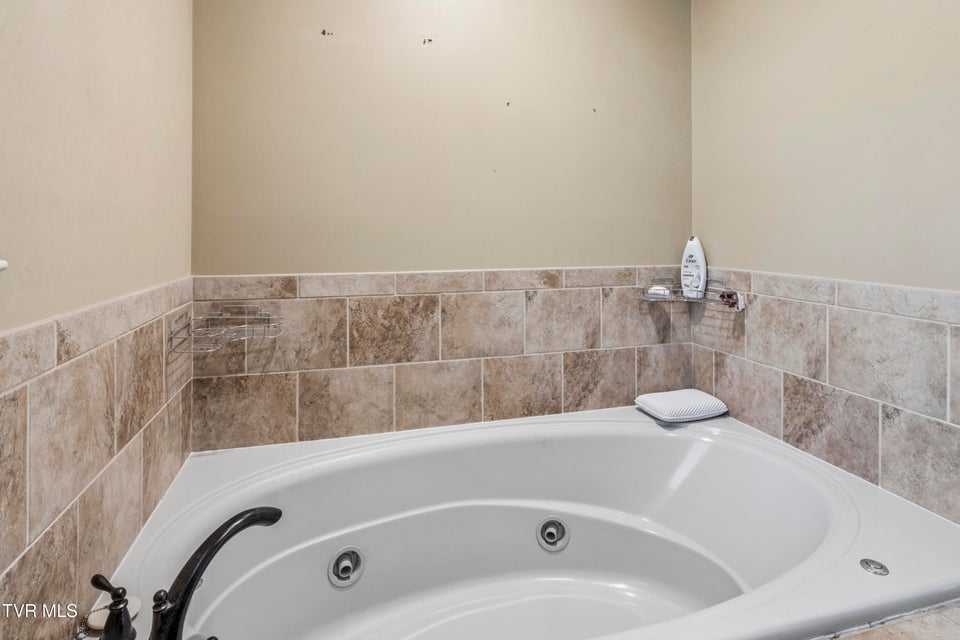 Photo #27: 802 Chestnut Avenue