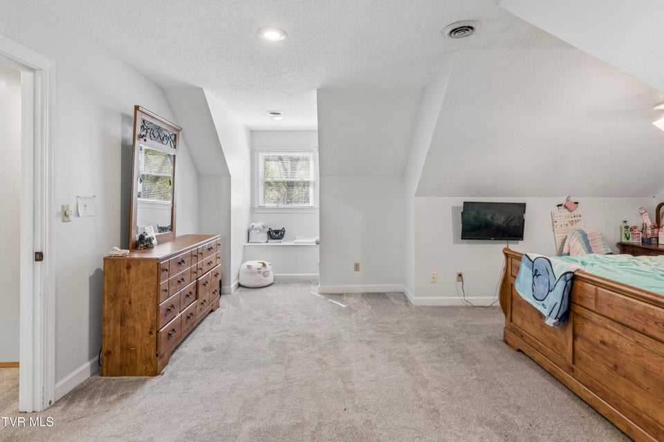 Photo #33: 802 Chestnut Avenue