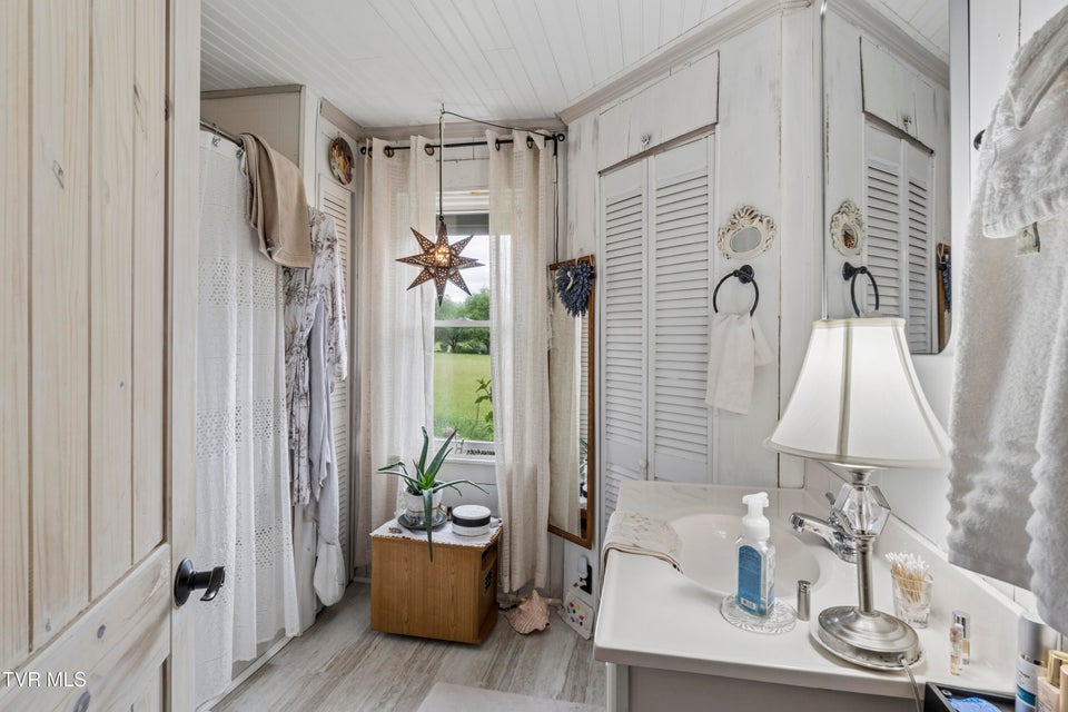 Photo #25: 278 Old Butler 