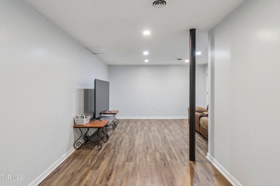 Photo #45: 802 Chestnut Avenue