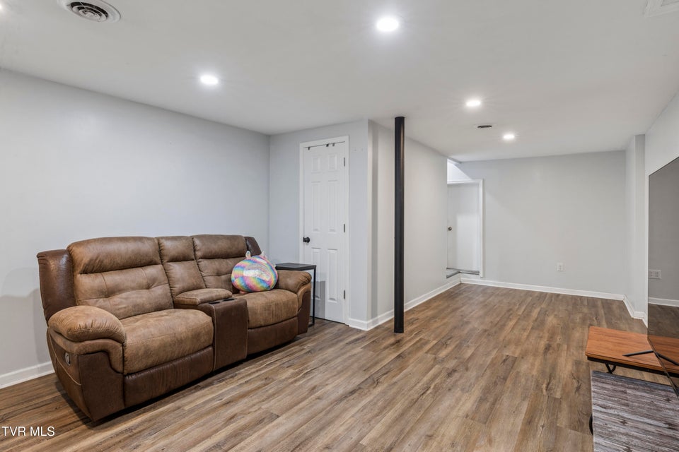 Photo #46: 802 Chestnut Avenue