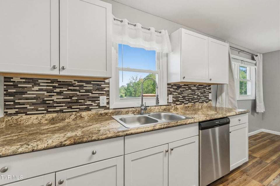 Photo #15: 12 Lorraine Street