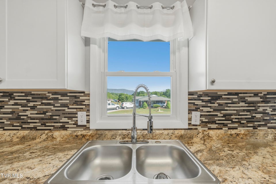 Photo #18: 12 Lorraine Street